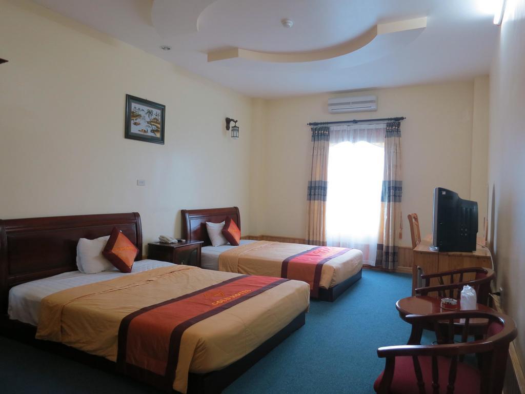 Gold Hotel Нин Бин Екстериор снимка