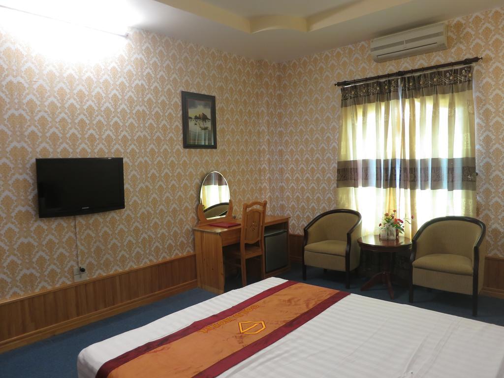 Gold Hotel Нин Бин Екстериор снимка