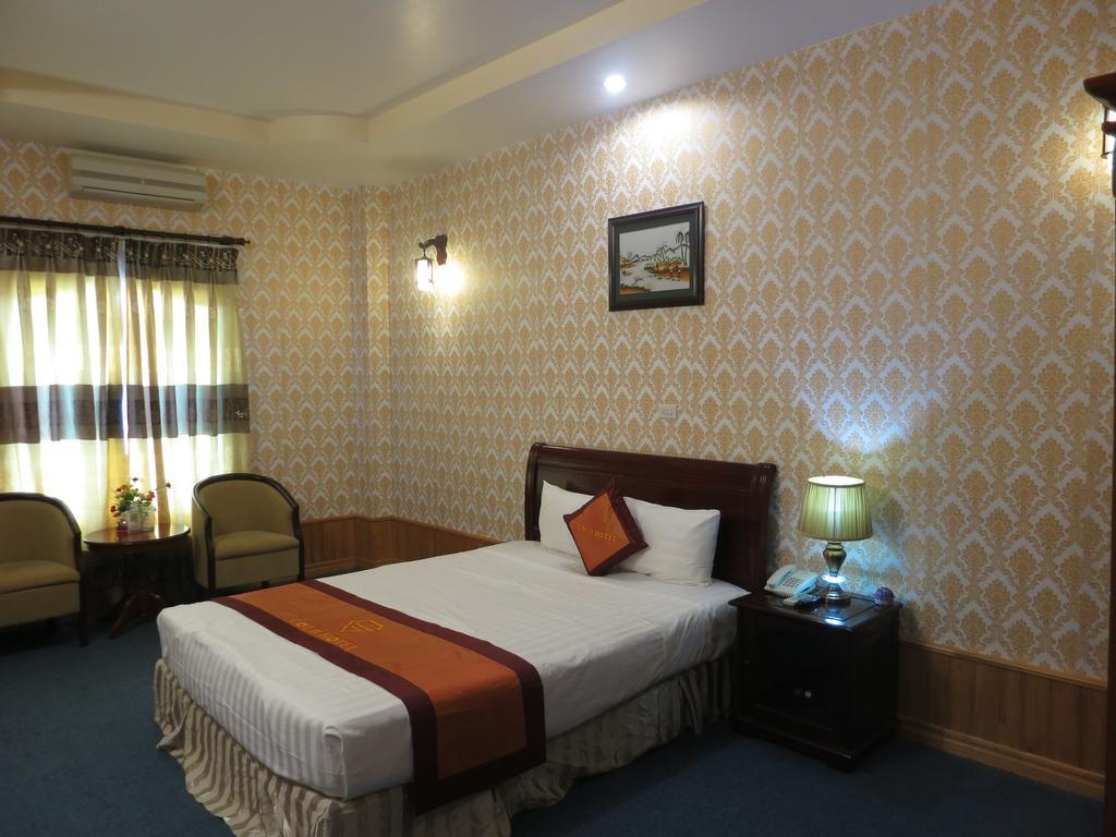 Gold Hotel Нин Бин Екстериор снимка